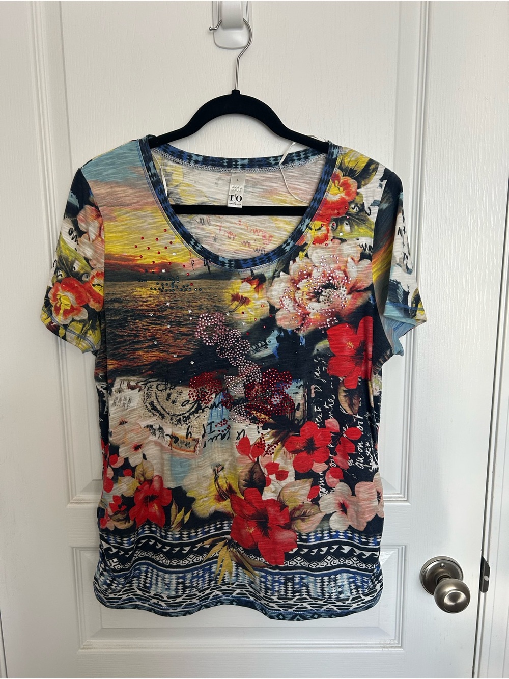 t/o Multicolor Floral Scenic Scoop Neck Short Sleeve Tee